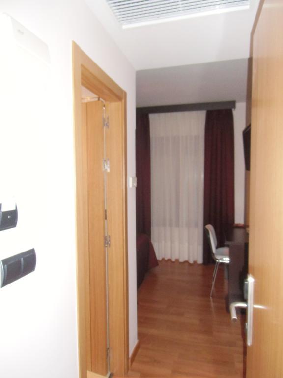 Area De Servicio Villamartin Villamartin de la Abadia Cameră foto